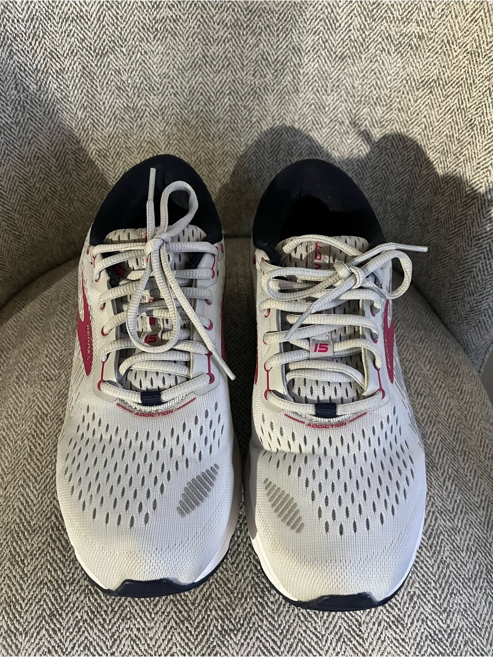 Brooks Addiction GTS 15 Women’s Size 9.5 B Running Shoes White Pink